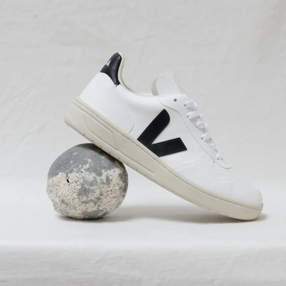 Veja V-10 Leather Sneaker in Extra White/Black sz 40EU/9US New in Box - Picture 8 of 8